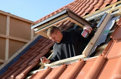 Pose de fenêtres de toit Velux aux Fougerêts